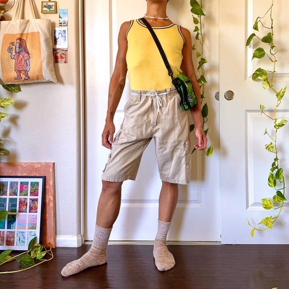 Vintage Y2K Baggy Khaki Cargo Shorts - Picture 2 of 6